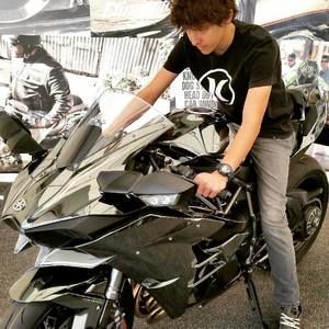 Meet your Posher, Zane